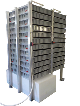 Lobster tray cabinet-like shelving with reservoirs Cabinet-like shelving for lobster trays-made from marine-grade aluminum.